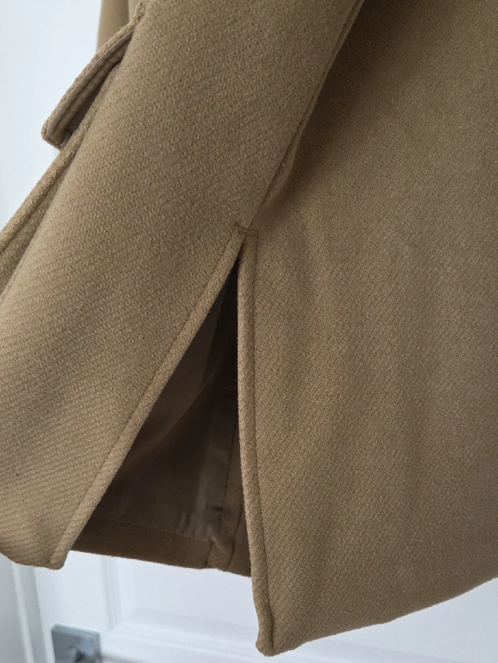 NWT H&M Tan Utility Shacket with Four Front Flap Pockets, Size M - Picture 9 of 12